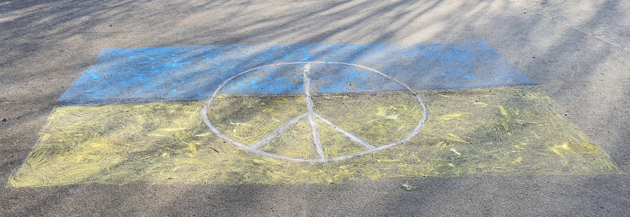Ukraineflagge Schulhof