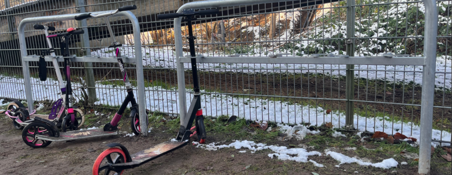 Neue Rollersteller An Der Brücke